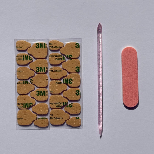 Nail application kit