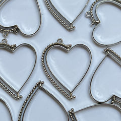 RESIN ART HEART BAZEL