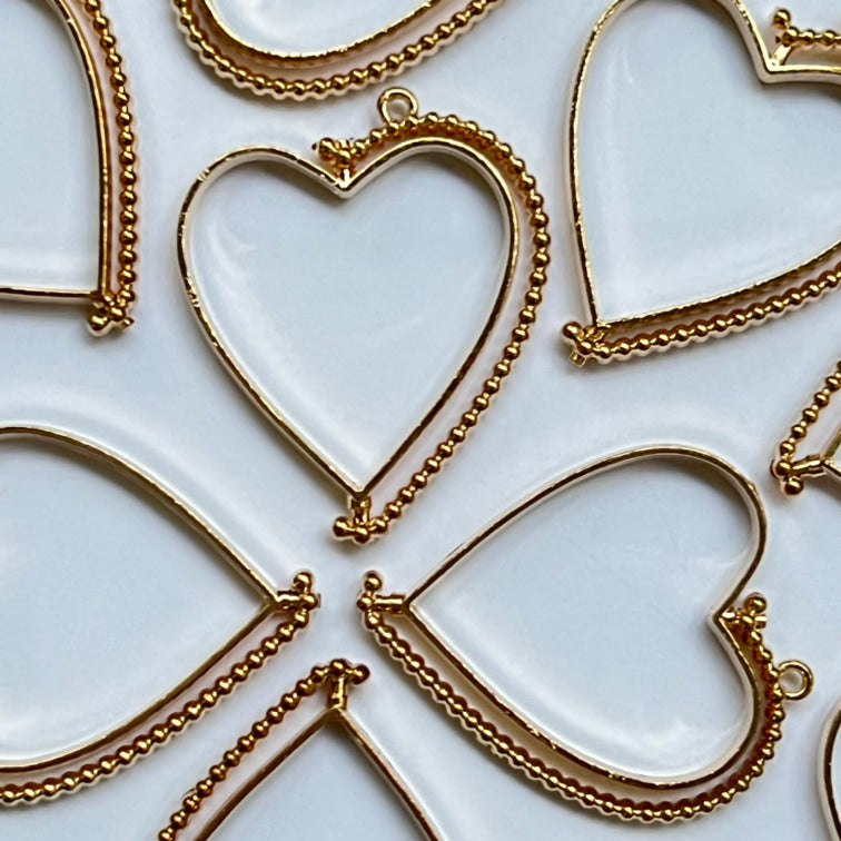 RESIN ART HEART BAZEL